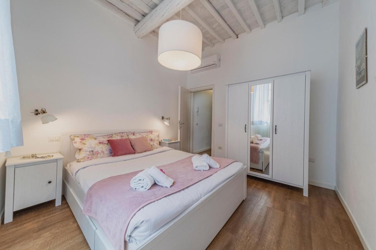 32 Nero - Florence Apartment San Niccolo Екстер'єр фото